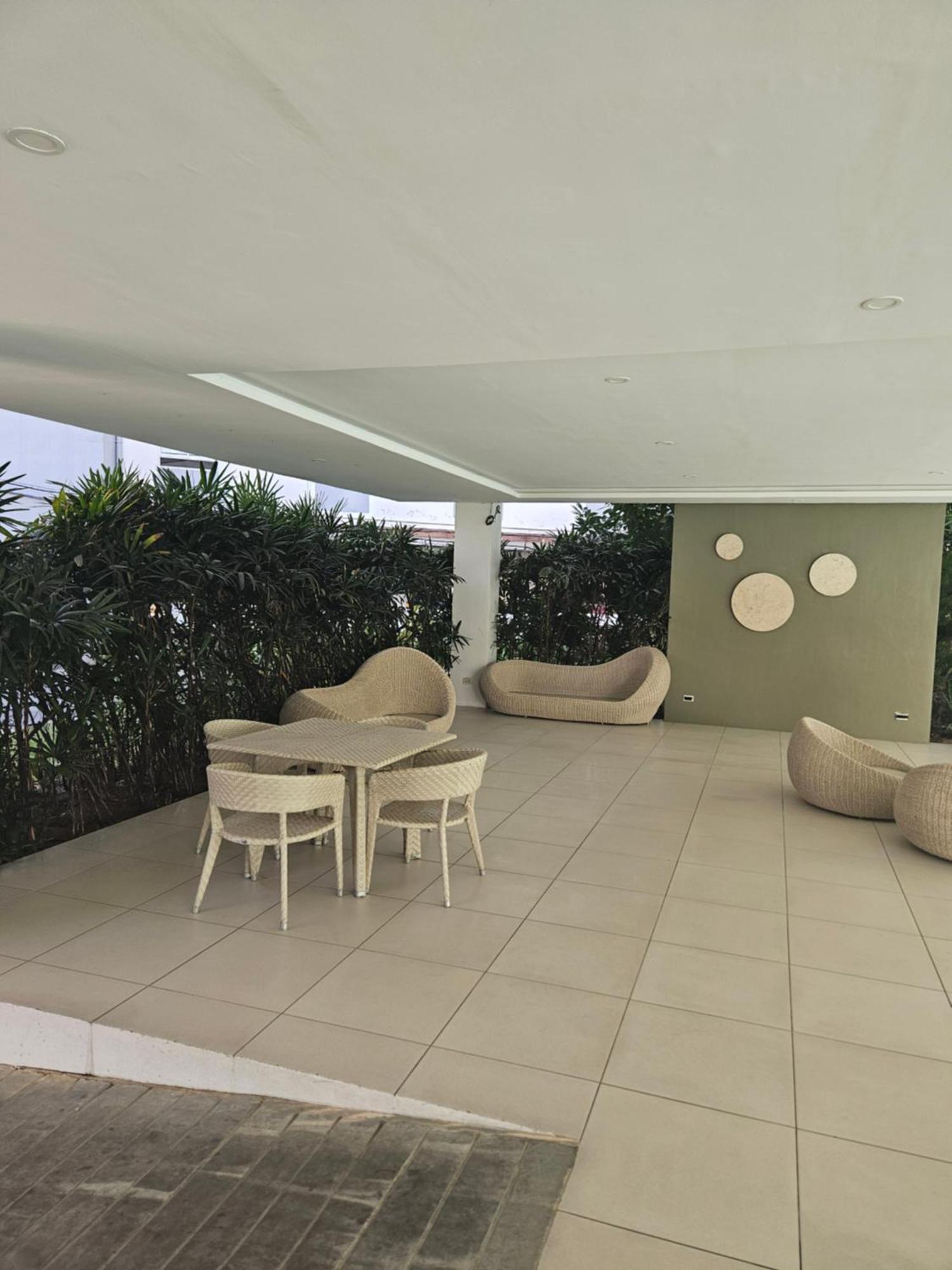 2-Bedroom Boutique City Condo - Newly Renovated! Cebu Exterior photo